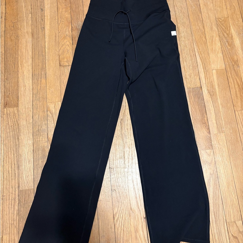 Vuori Black Women's Straight-Leg Lounge Pants - Picture 2 of 4